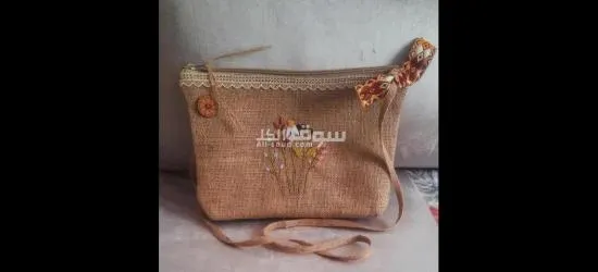 Sacs et pochettes originaux en broderie à mains