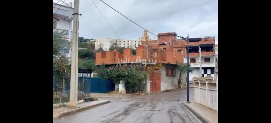 منزل مع حديقة بعقد ملكية ودفتر عقاري مساحة 300م تقريبا في مدينة عين حساينية ولاية قالمة